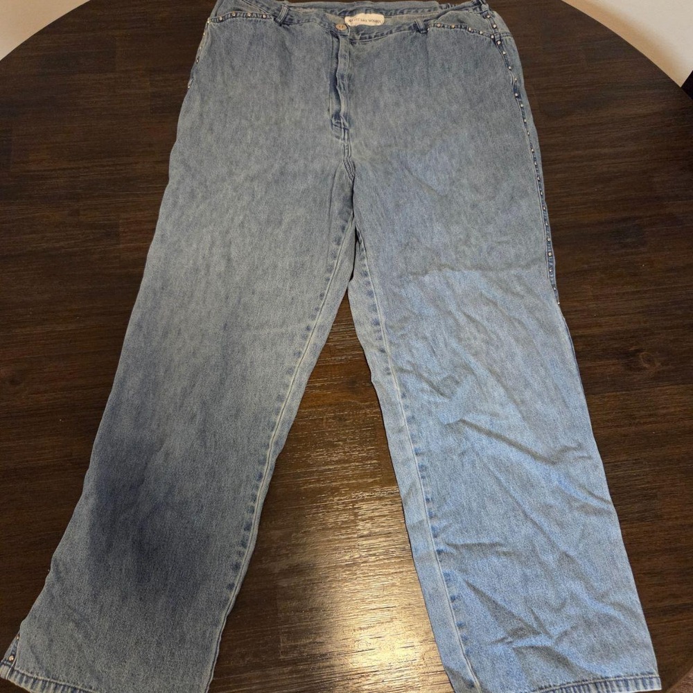 The Vintage August Max Woman 14W High Rise Light Wash Denim Mom Jeans